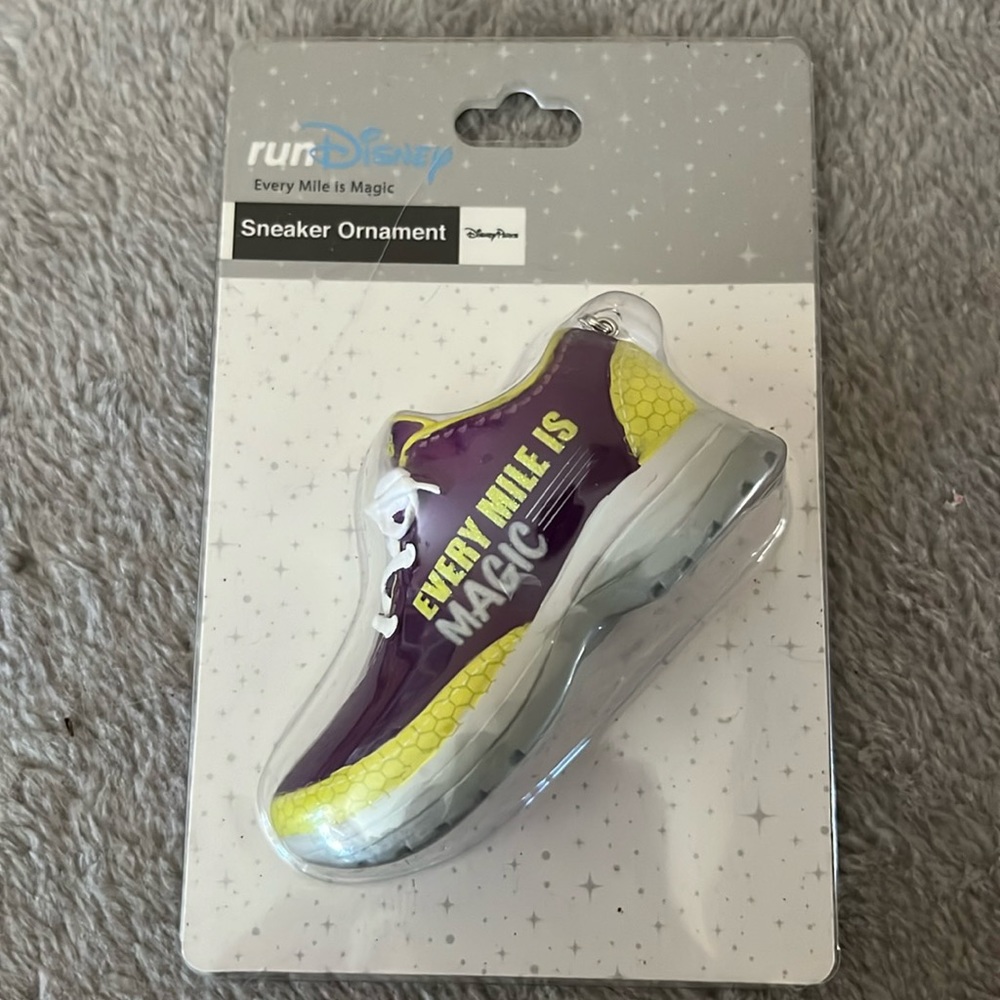 Disney 2018 run Disney ornament NEW